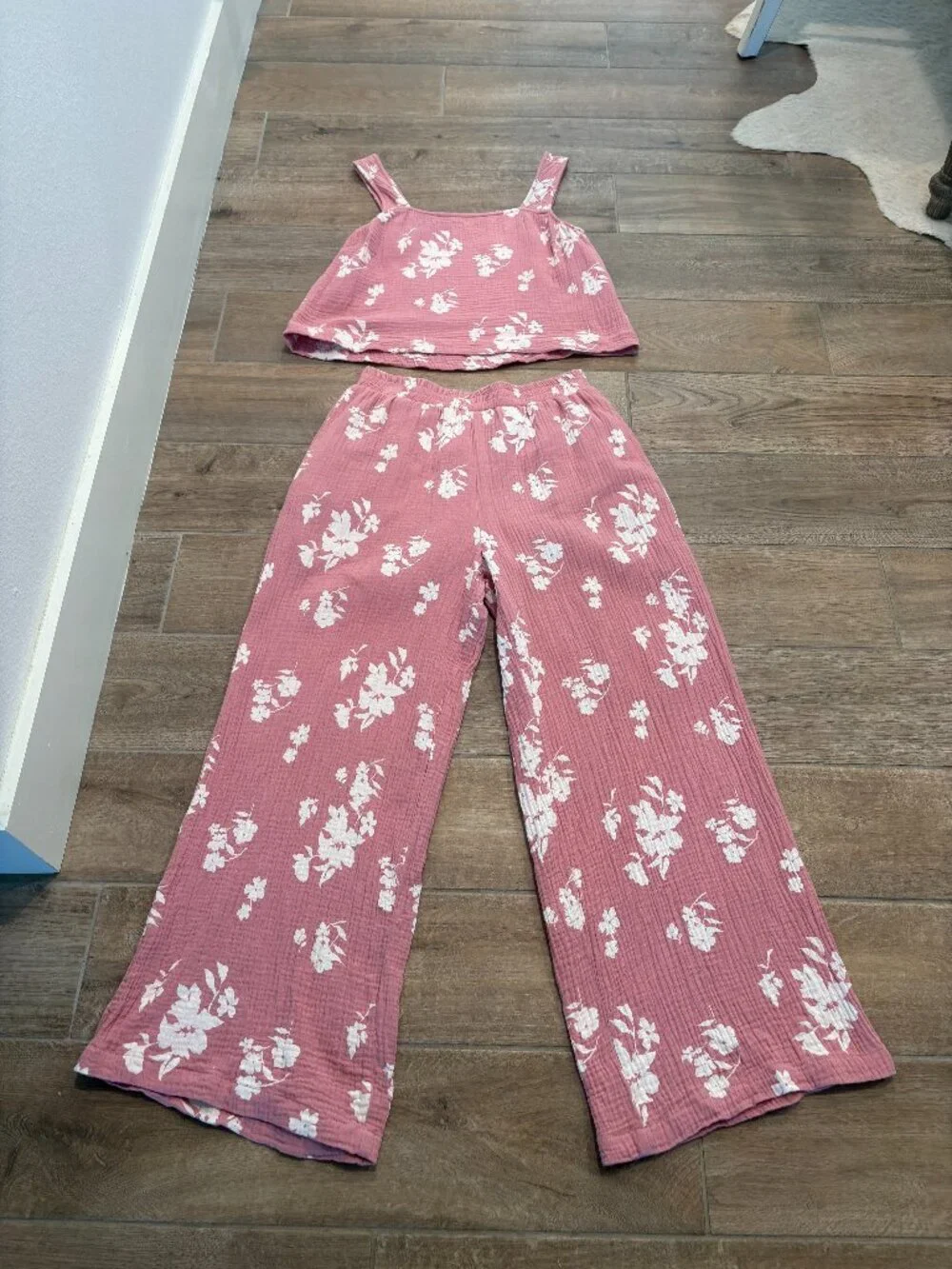 Wishlist set, top and bottoms, size small
